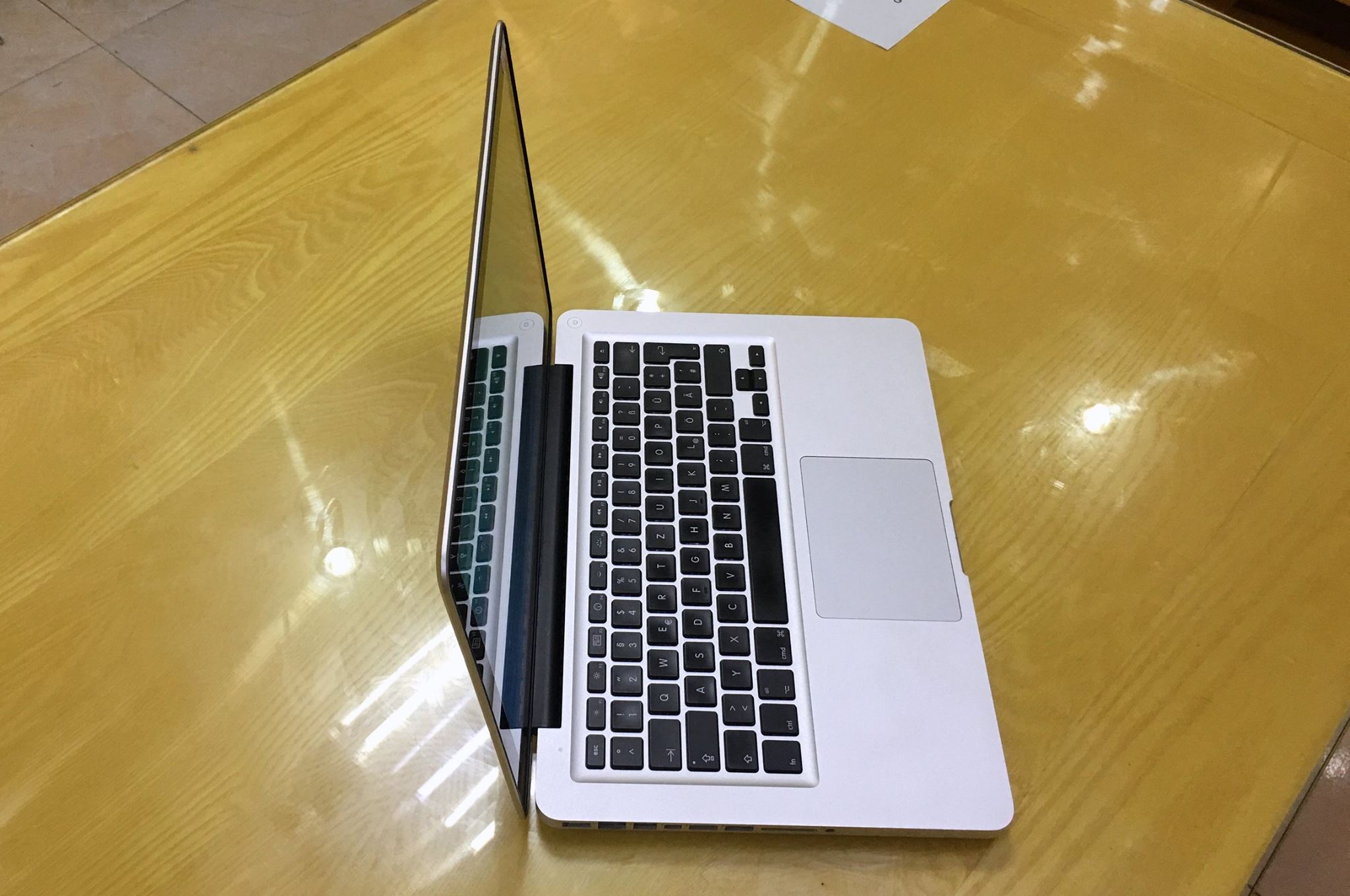 Macbook Pro MC700 -7.jpg